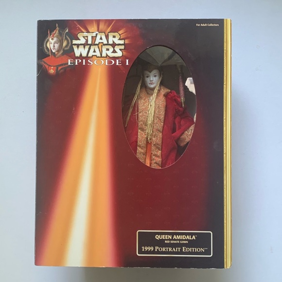 Star Wars 1999 Queen Amidala Red Senate Gown - Picture 2 of 9